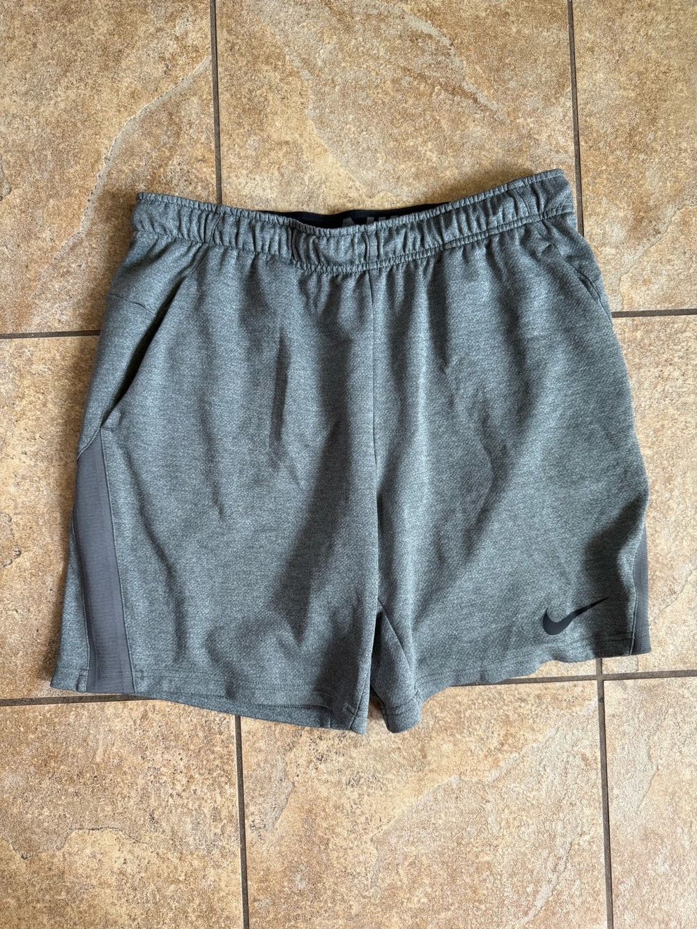 Nike Grey Men’s Athletic Shorts Size Large with Pockets